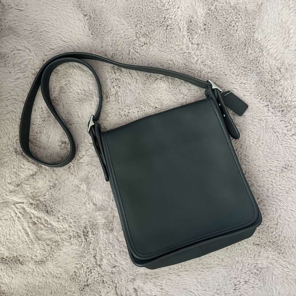 Vintage Coach 9144 slim flap messenger bag in black glovetanned leather